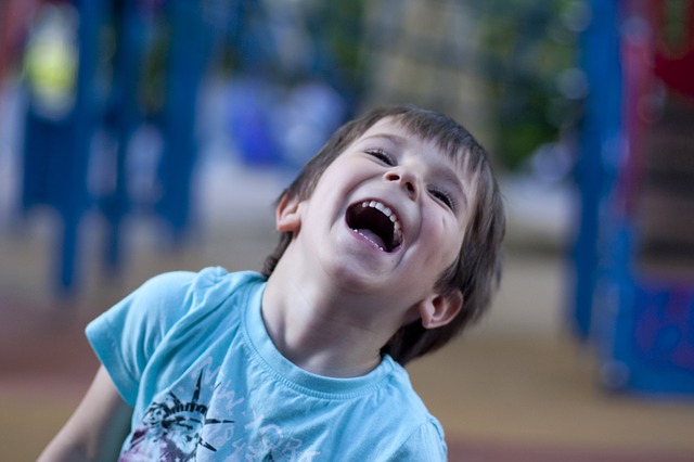 7 sposobów, aby Twoje dziecko się uśmiechnęło - uśmiechnięte dziecko