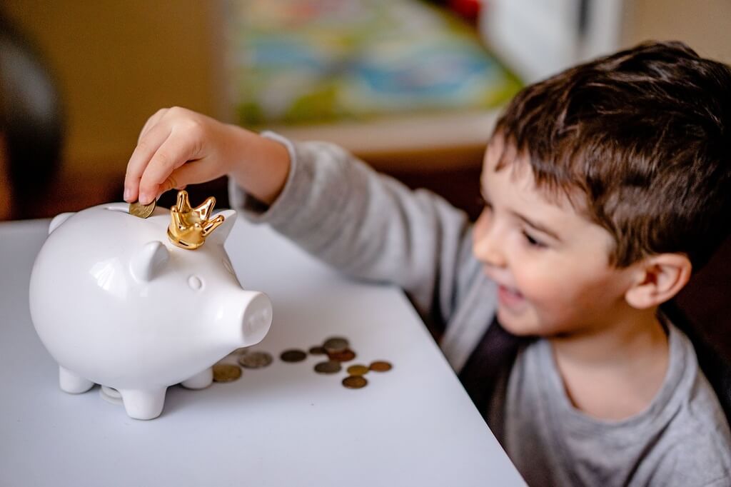 Edukacja finansowa dzieci – jak wprowadzić dziecko w świat pieniędzy